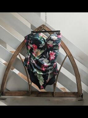 Floral Ruched 2 Piece Tankini in Dark green with Tropical Bloom.